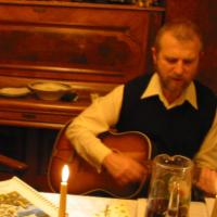 Spiewanie kolęd przy gitarze