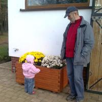 Z Zuzą przed stajnią